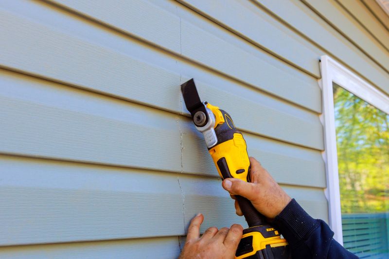 Vinyl Siding Repair Service Image 2
