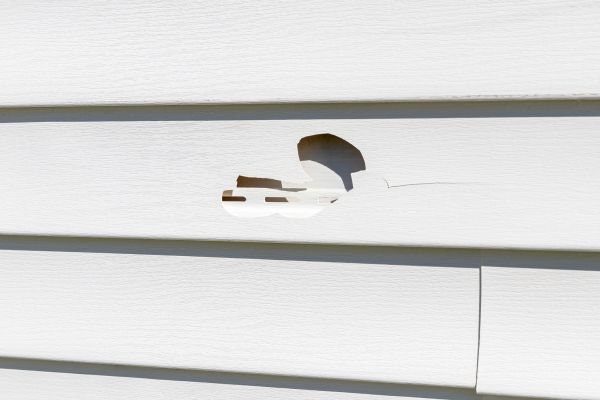Cost of White Vinyl Siding Repair in Hudson